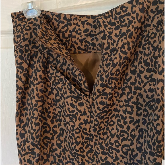 Loft Cheetah Shorts Size 2 - Picture 5 of 12